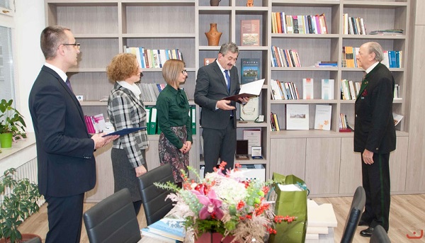 Odovzdanie diplomu R. Ch. Bachmannovi 2