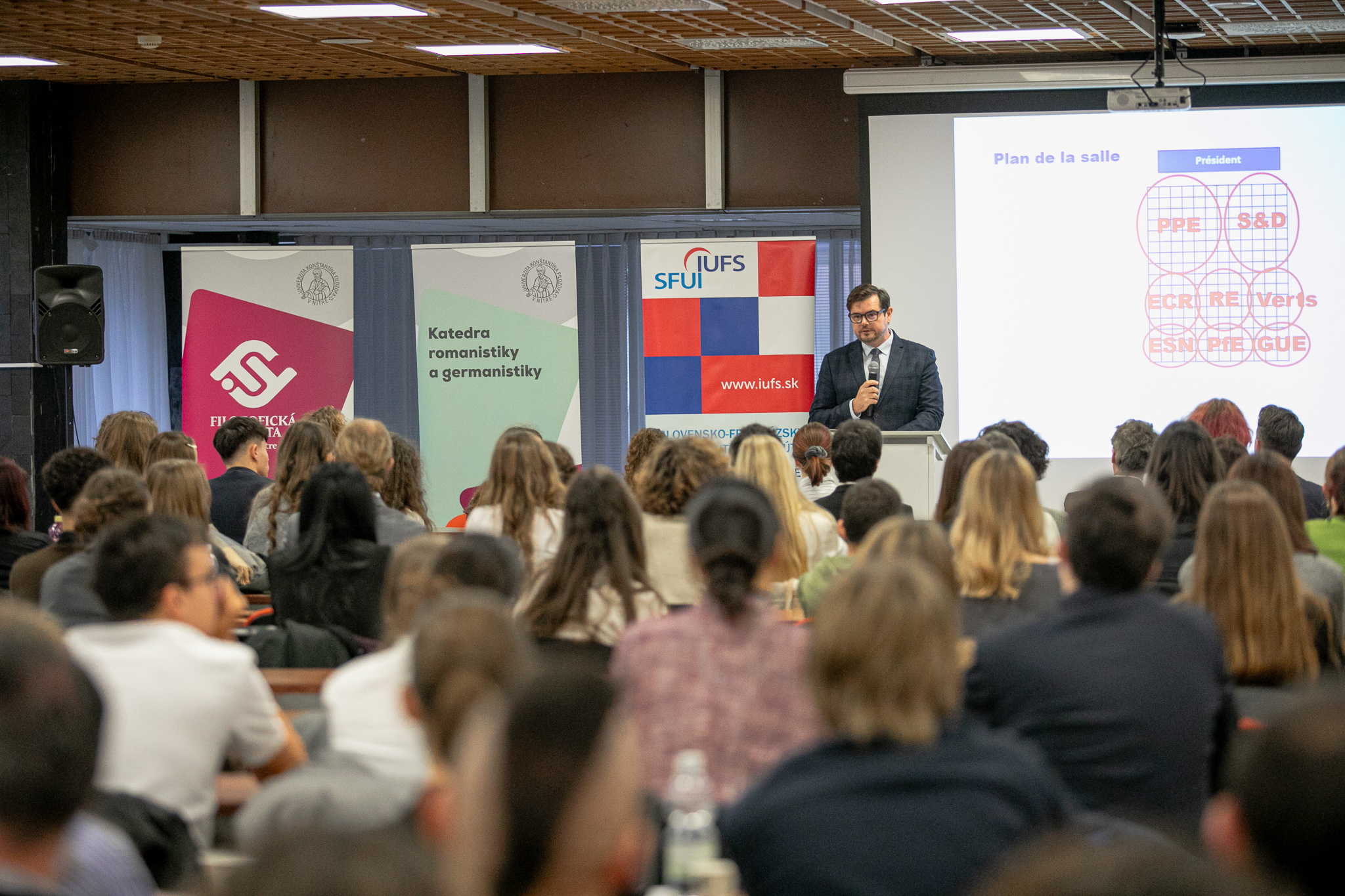 Simulácia Európskeho parlamentu na FF UKF 1 017 Simulácia Európskeho parlamentu